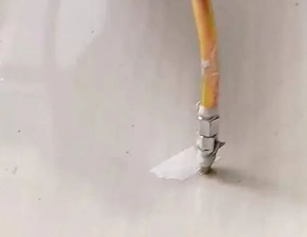合肥市瓷砖空鼓维修公司专业解答在瓷砖铺贴过程中，如果使用的砂料过粗（如全部使用了粗砂），可能会导致以下问题